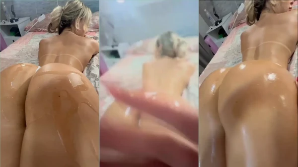 Aninha, uma loira bem gostosa, mandando ver na putaria xxx