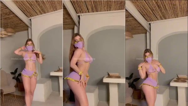 Lalababevip causando alvoroço com os peitos de fora