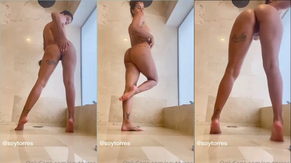 A gostosona da soytorres gravou um vídeo todo peladinha enquanto estava no banho
