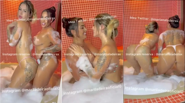 Mariana Ladeira agarrando a amiga enquanto elas tomam banho
