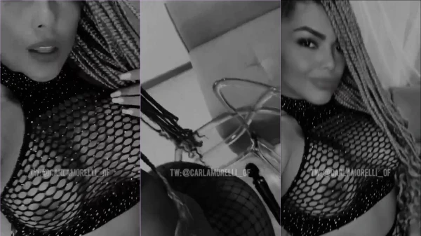A bombshell Carla Morelli exibindo seus peitão maravilhosos à mostra!