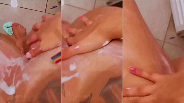 Deliciosa musa no vídeo xxx se provocando