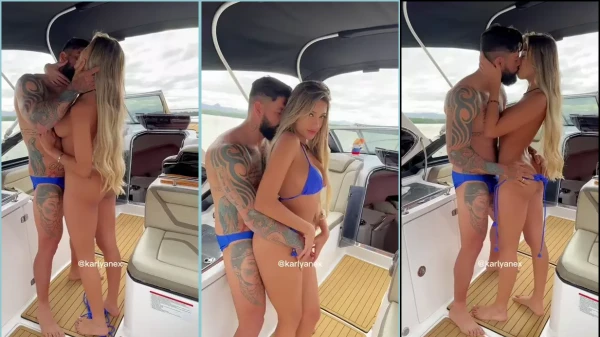 Karlyane Menezes se divertindo pra valer na lancha