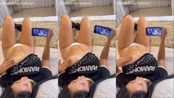 Kathrin3 enfiando os dedos na xoxota molhadinha
