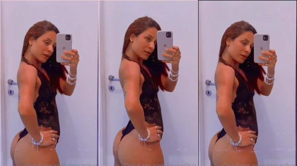 Lessa Silva exibindo suas curvas de dar inveja!