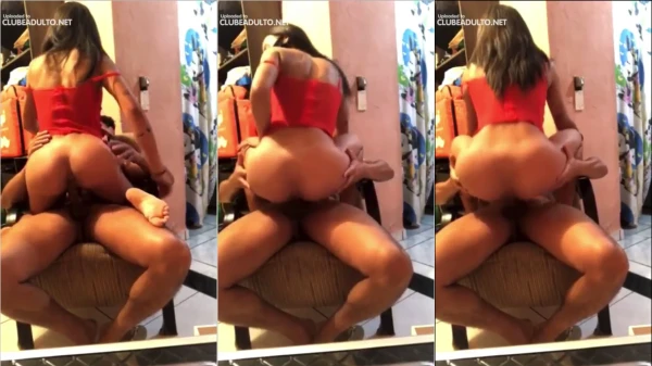 Safadinha se virando nos corres pra quitar as contas!
