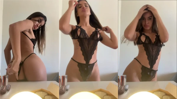 Gatíssima Leticia Souza vestindo uma calcinha pra lá de sensual