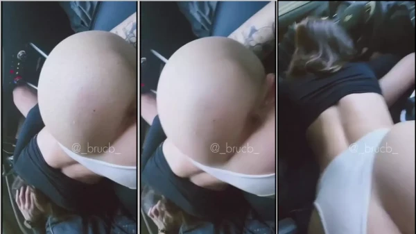 Ninfetinha Brucbb dando um trato na bronha dentro do carro
